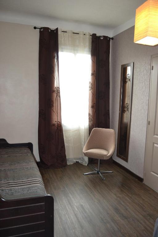 Chambre Triple - Vue sur Rue