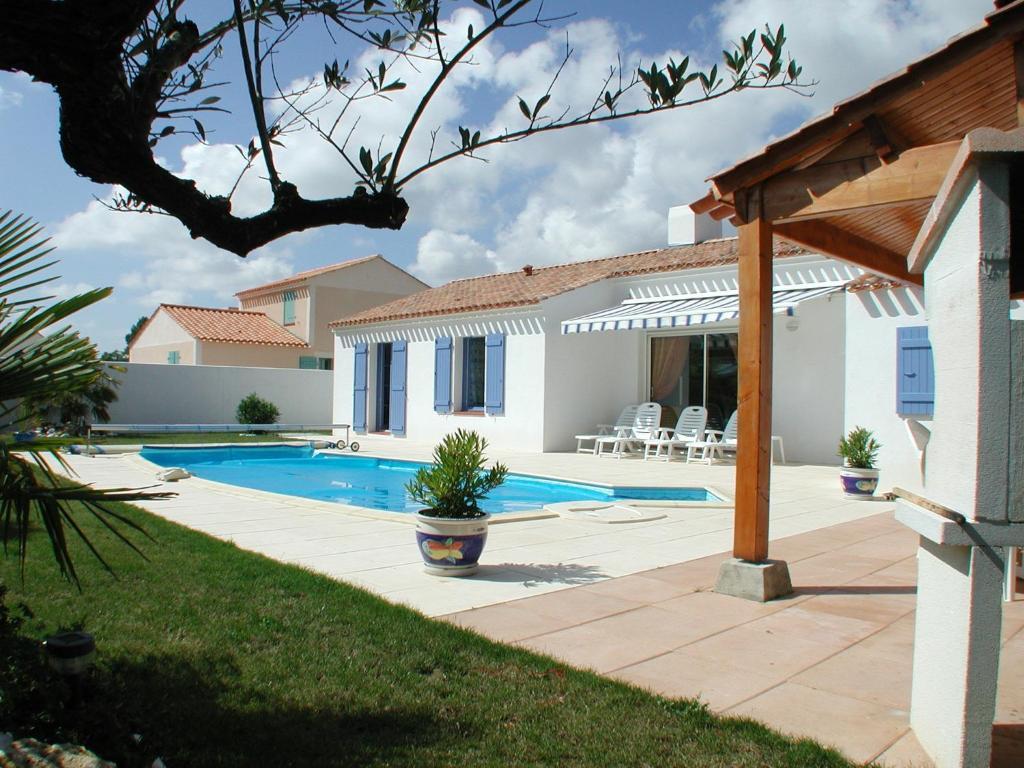 Four-Bedroom Villa Private Pool