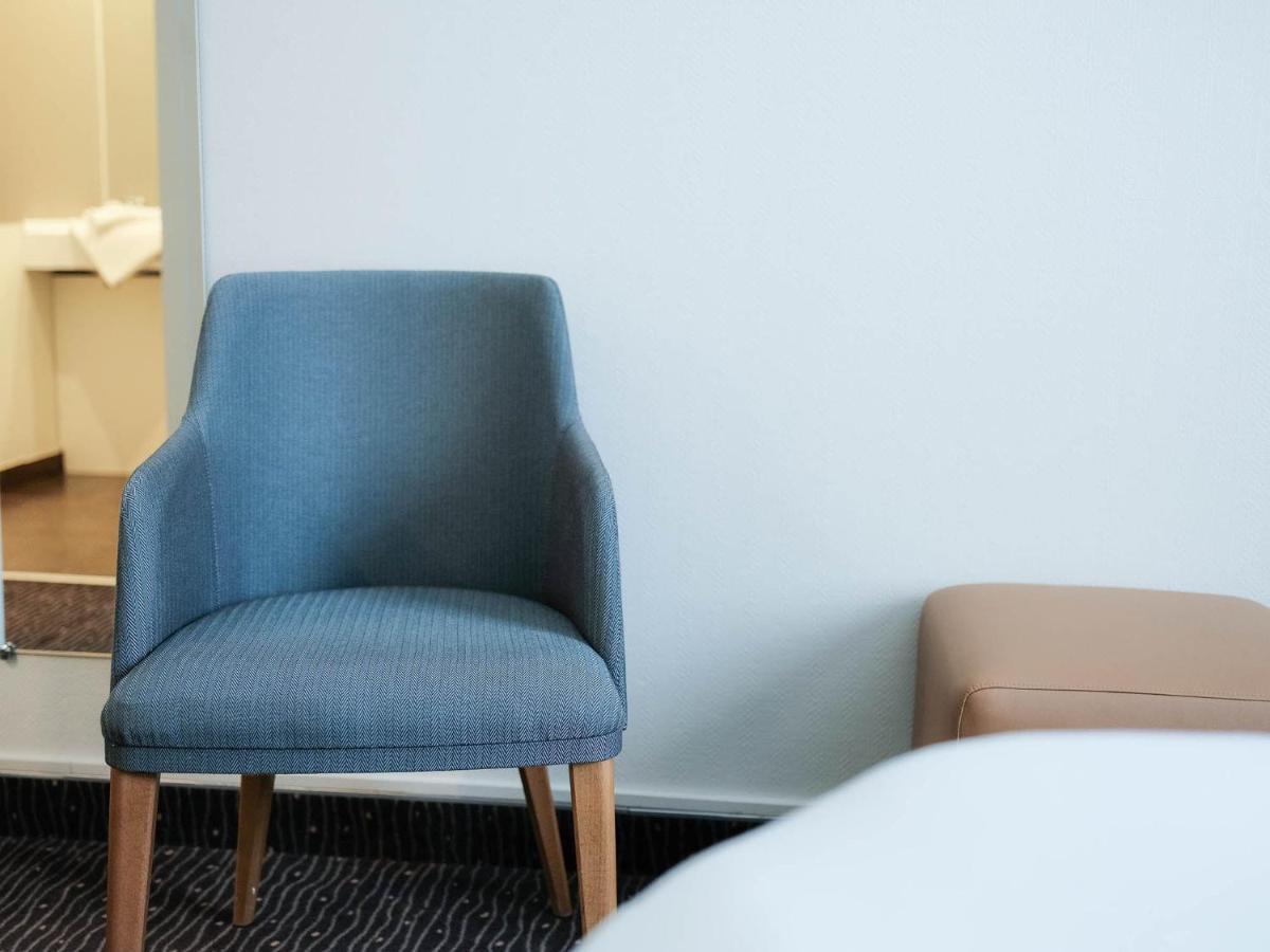 Large Comfort Room