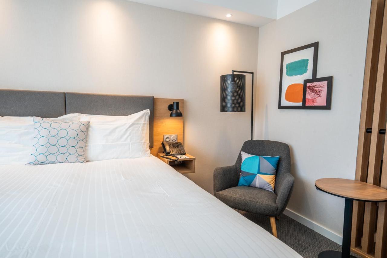 Standard Queen Room