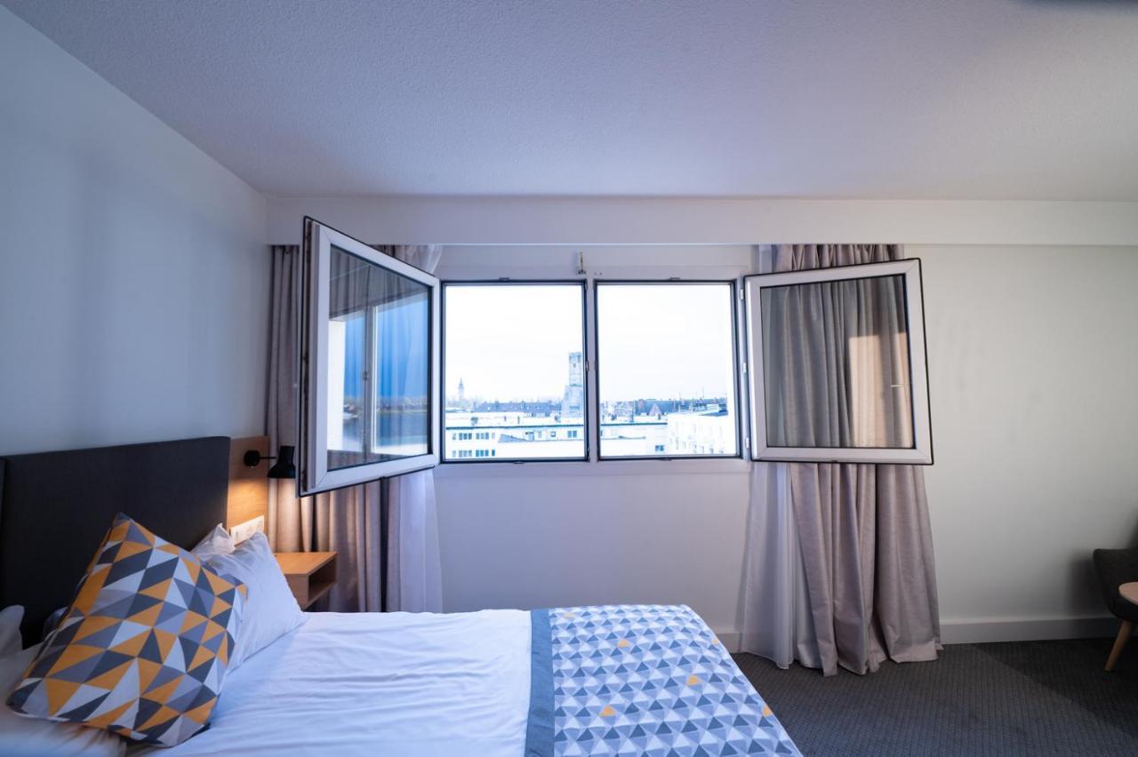 Standard Zimmer mit Queensize-Bett und Stadtblick
