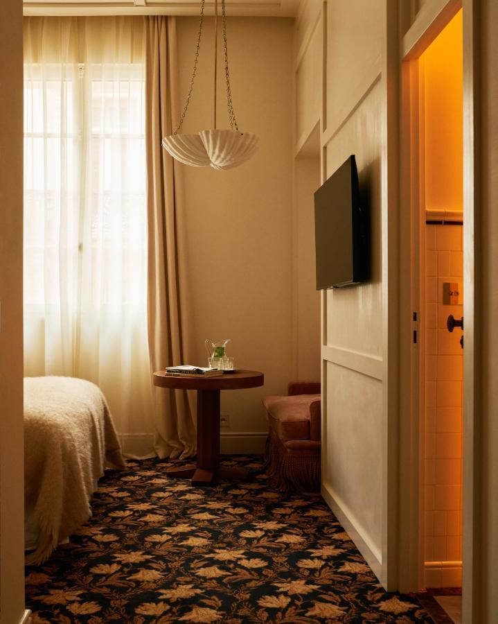 Superior Room,1349952445:JPEG