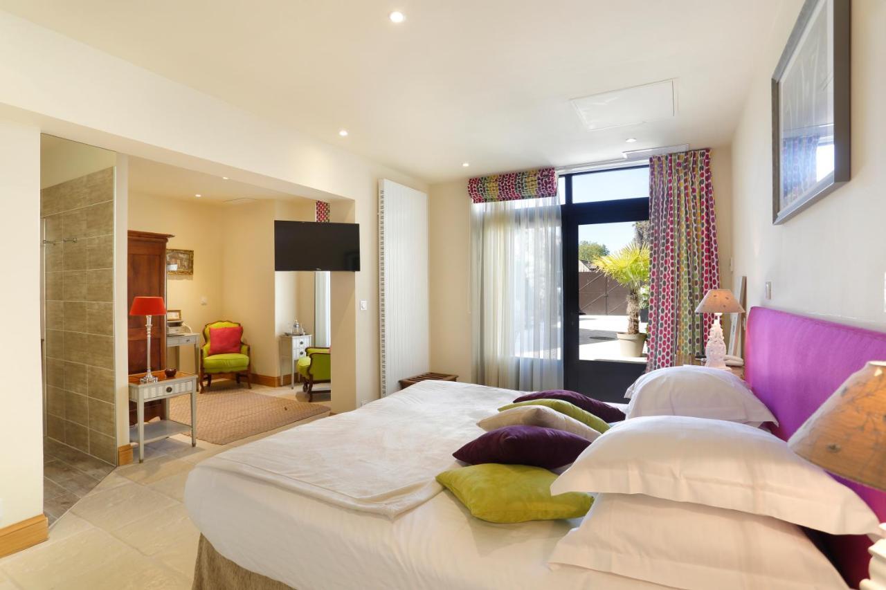 Double Room Signature