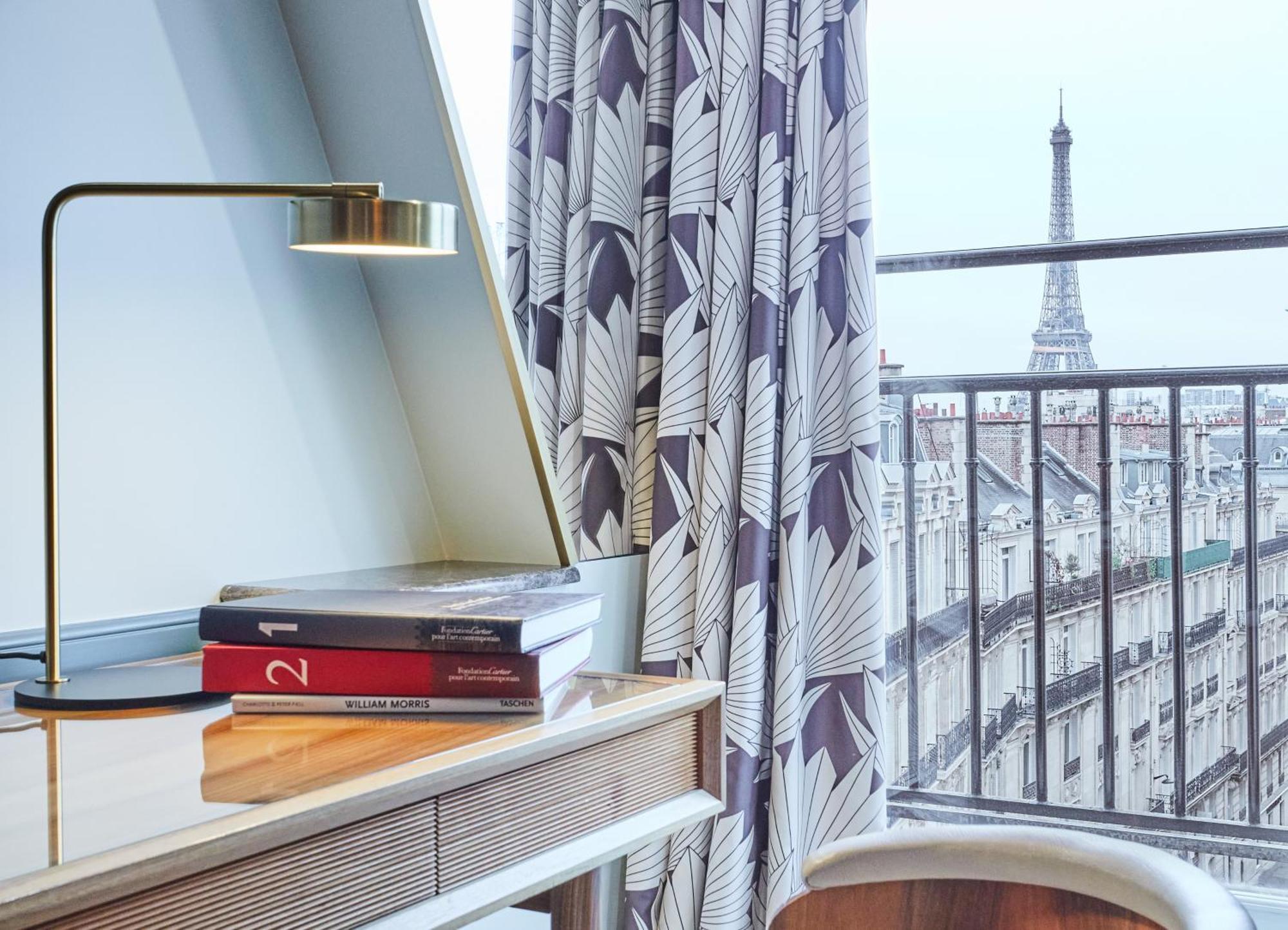 Eiffel Tower Suite,1135494460:JPEG
