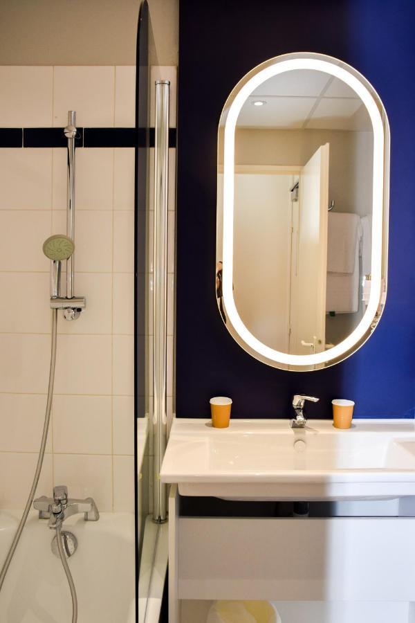 Standard Room 2 Single Beds