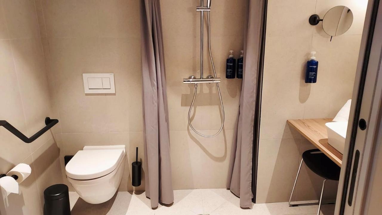 Double Room with Side Sea View - Disability Access