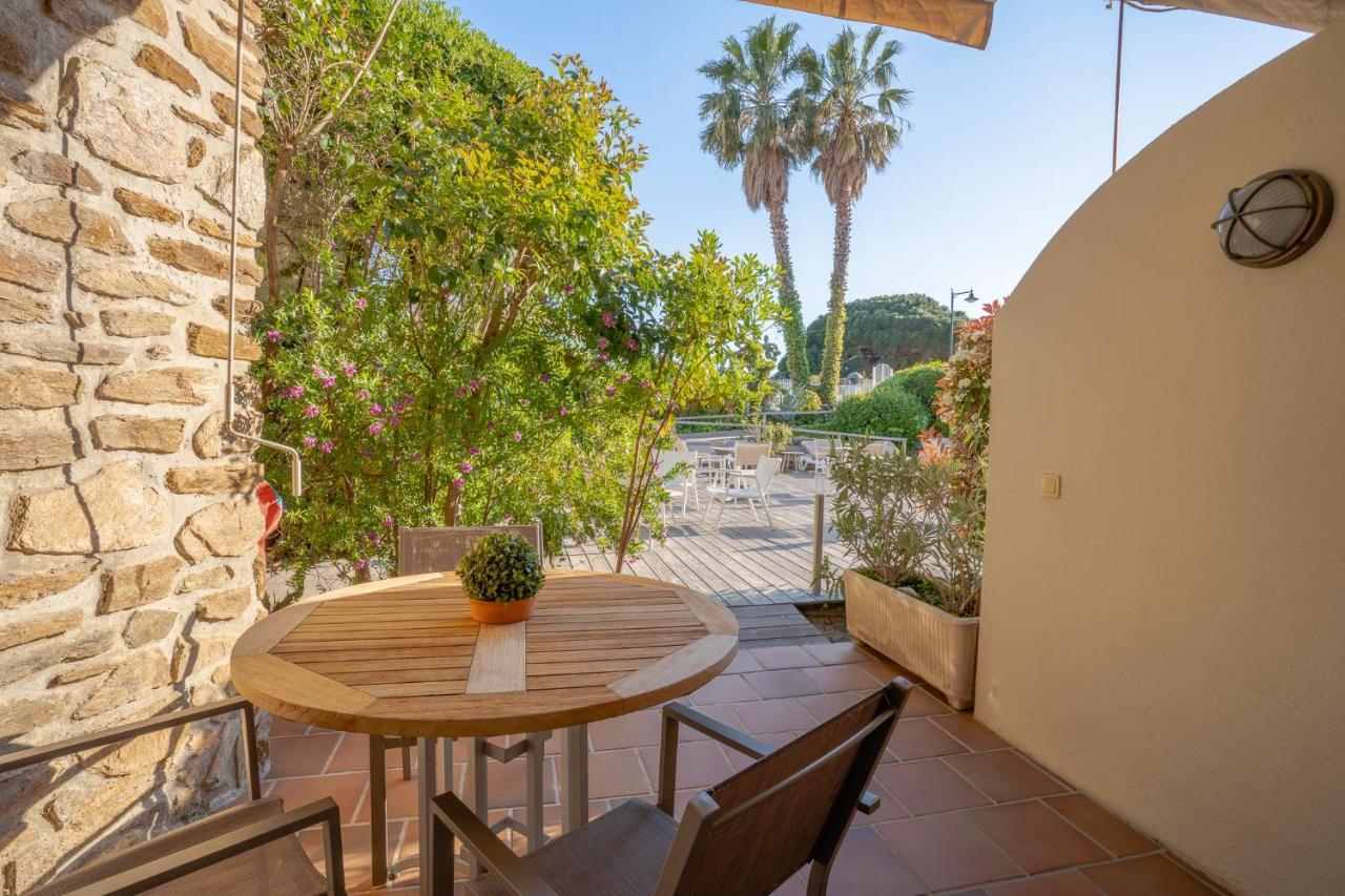 Family Room with Garden View,1387440839:JPEG