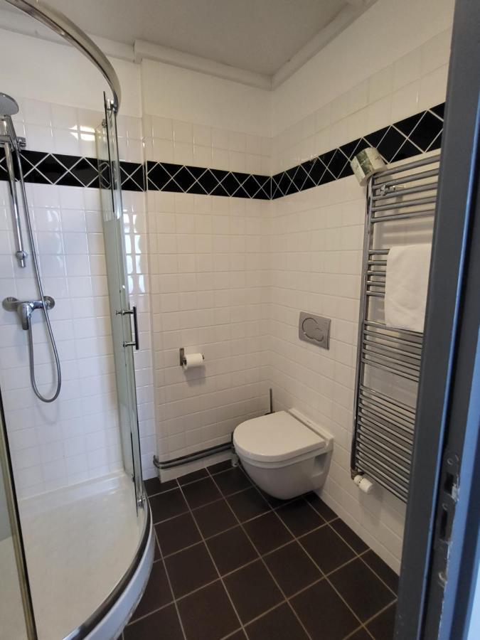 Double Room Shower