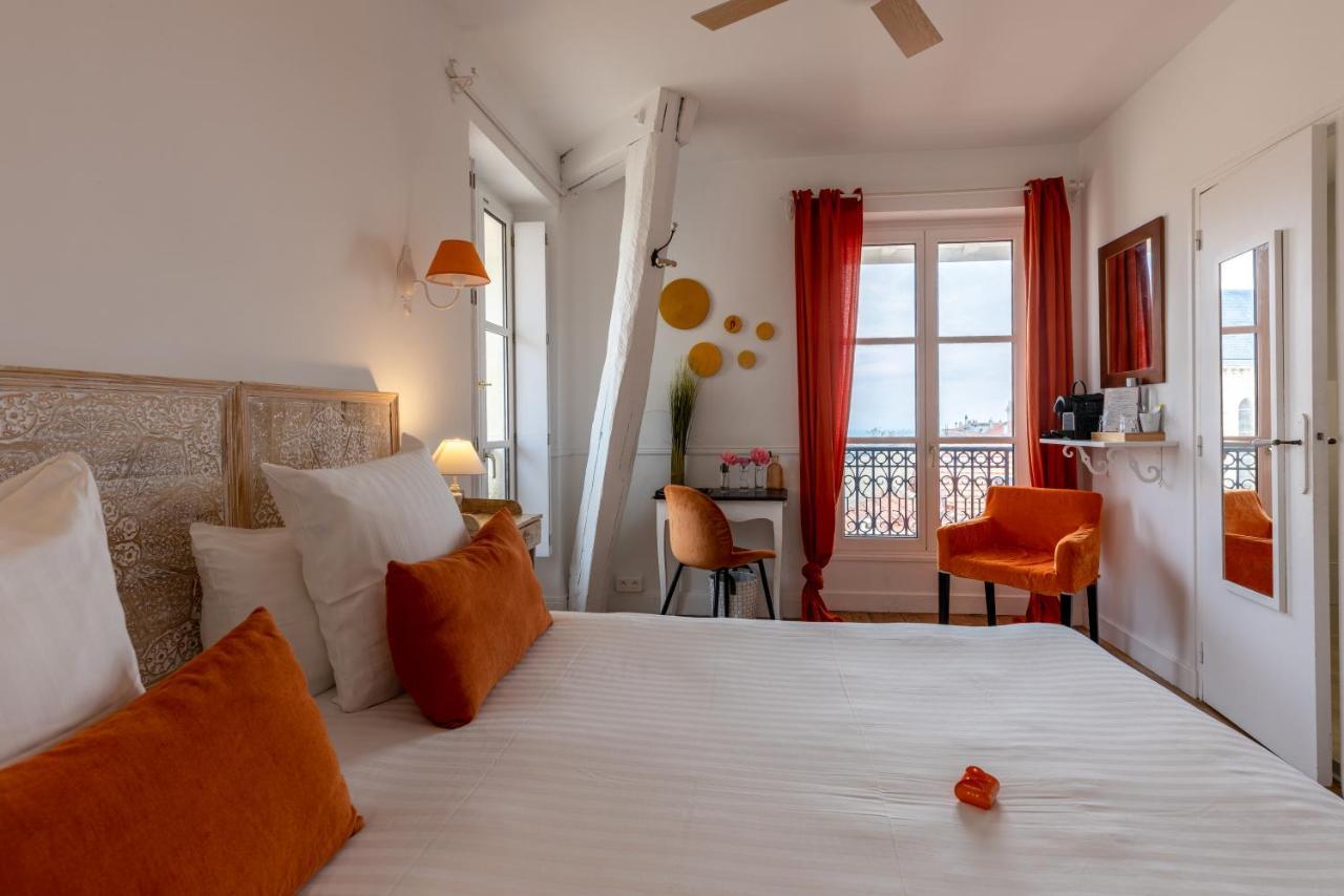 Double or Twin Room Partial Sea View