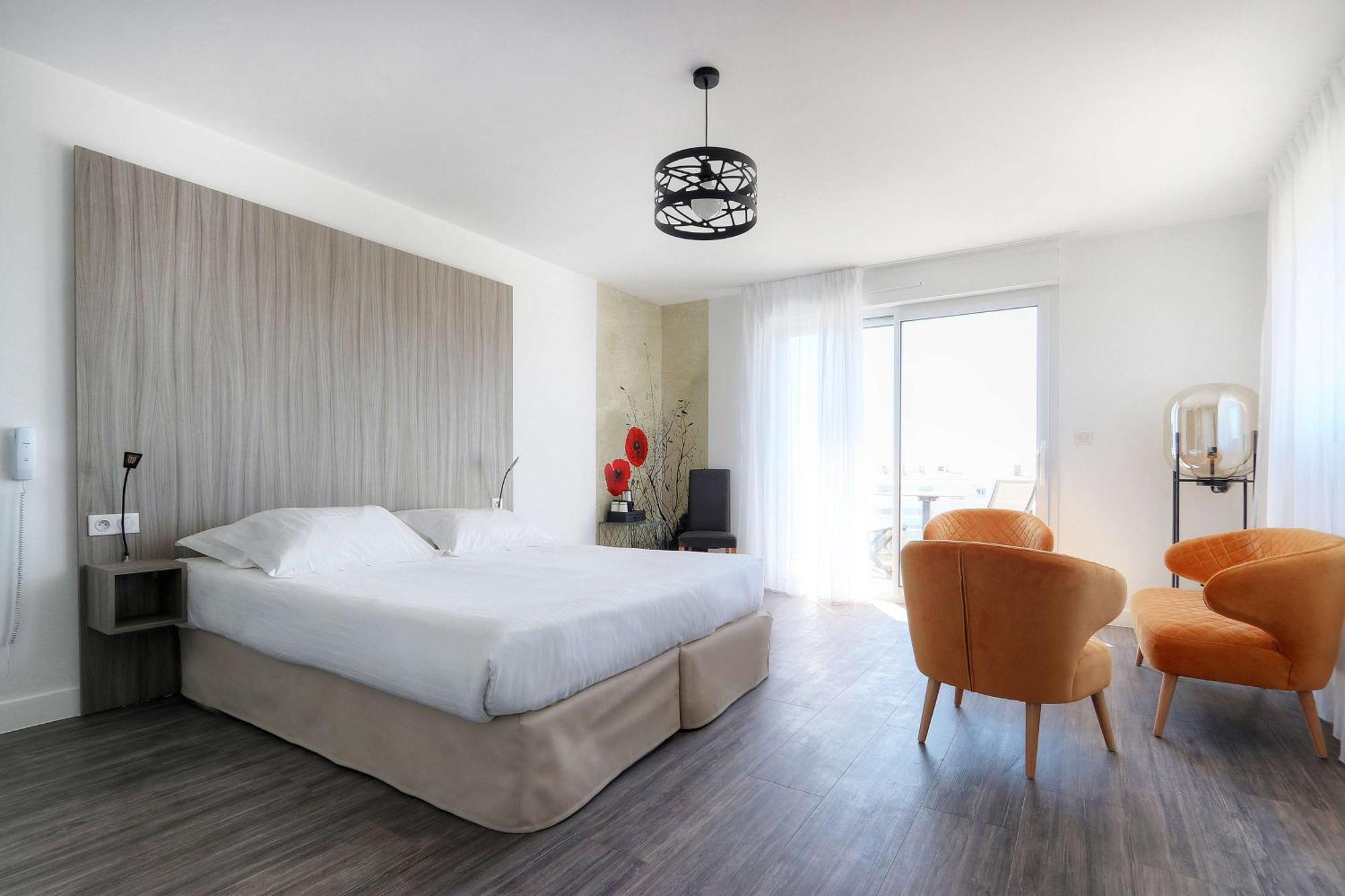 Deluxe Queen Room