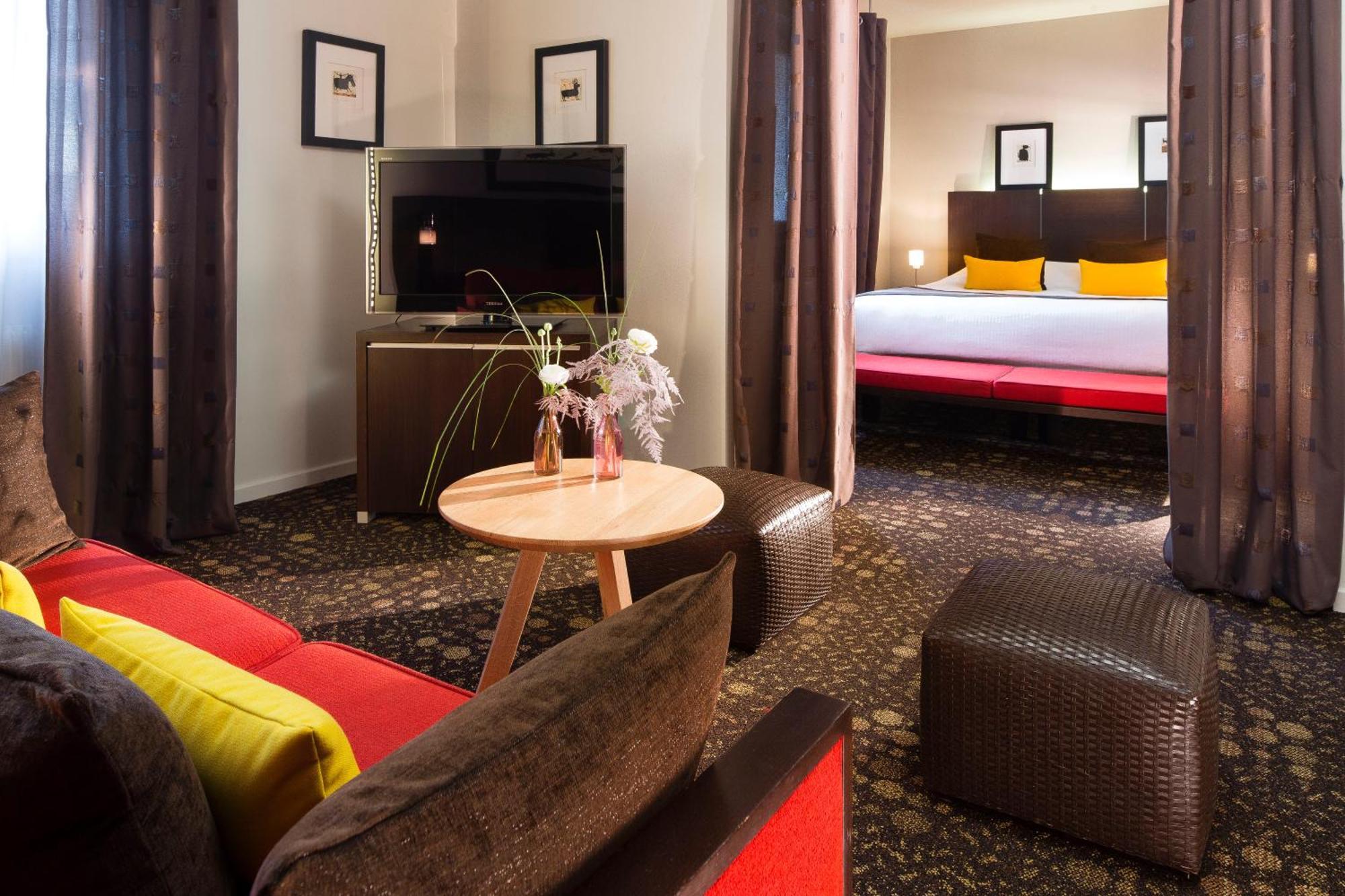 Executive Suite,1552527238:JPEG