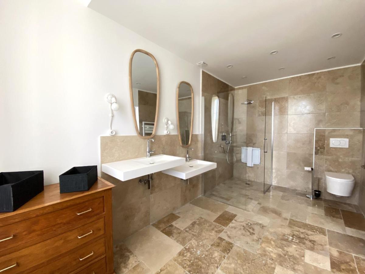 King Room Roll Shower Disability Access