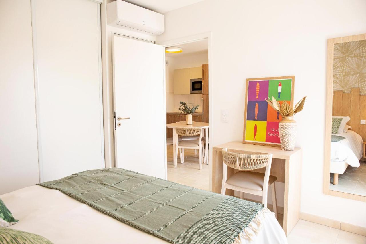 One-Bedroom Apartment Air Conditioning Balcony