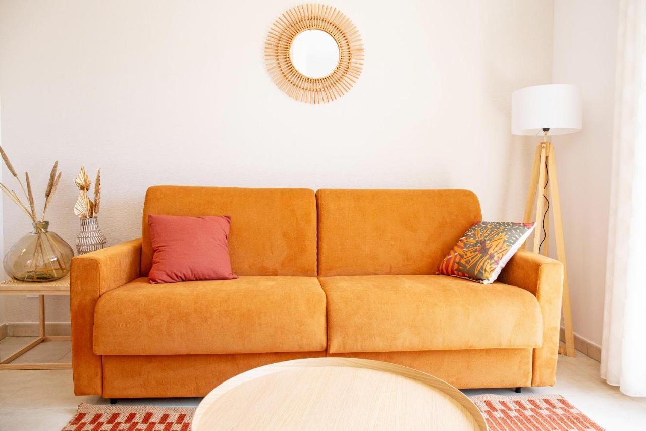 One-Bedroom Apartment Air Conditioning Balcony