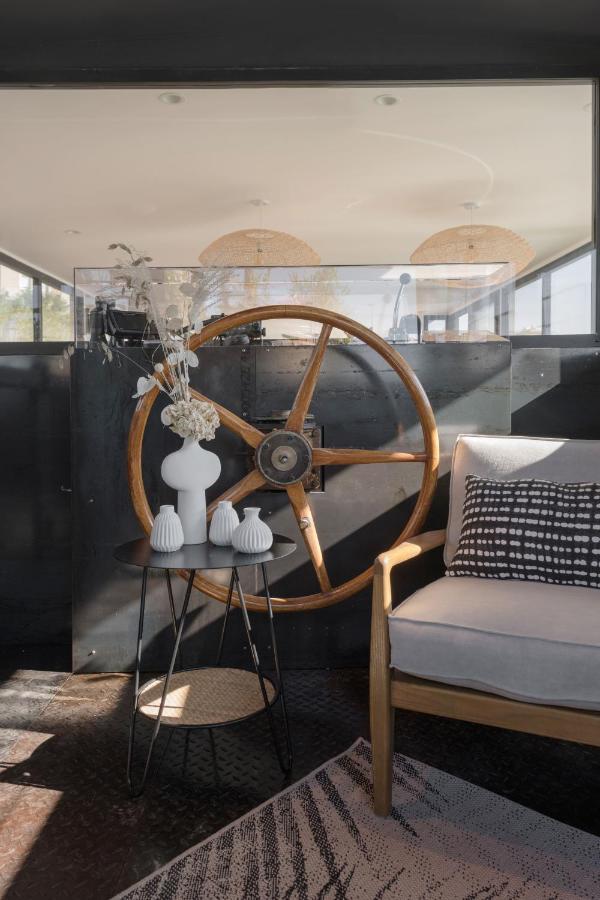 Family Room,1486171396:JPEG