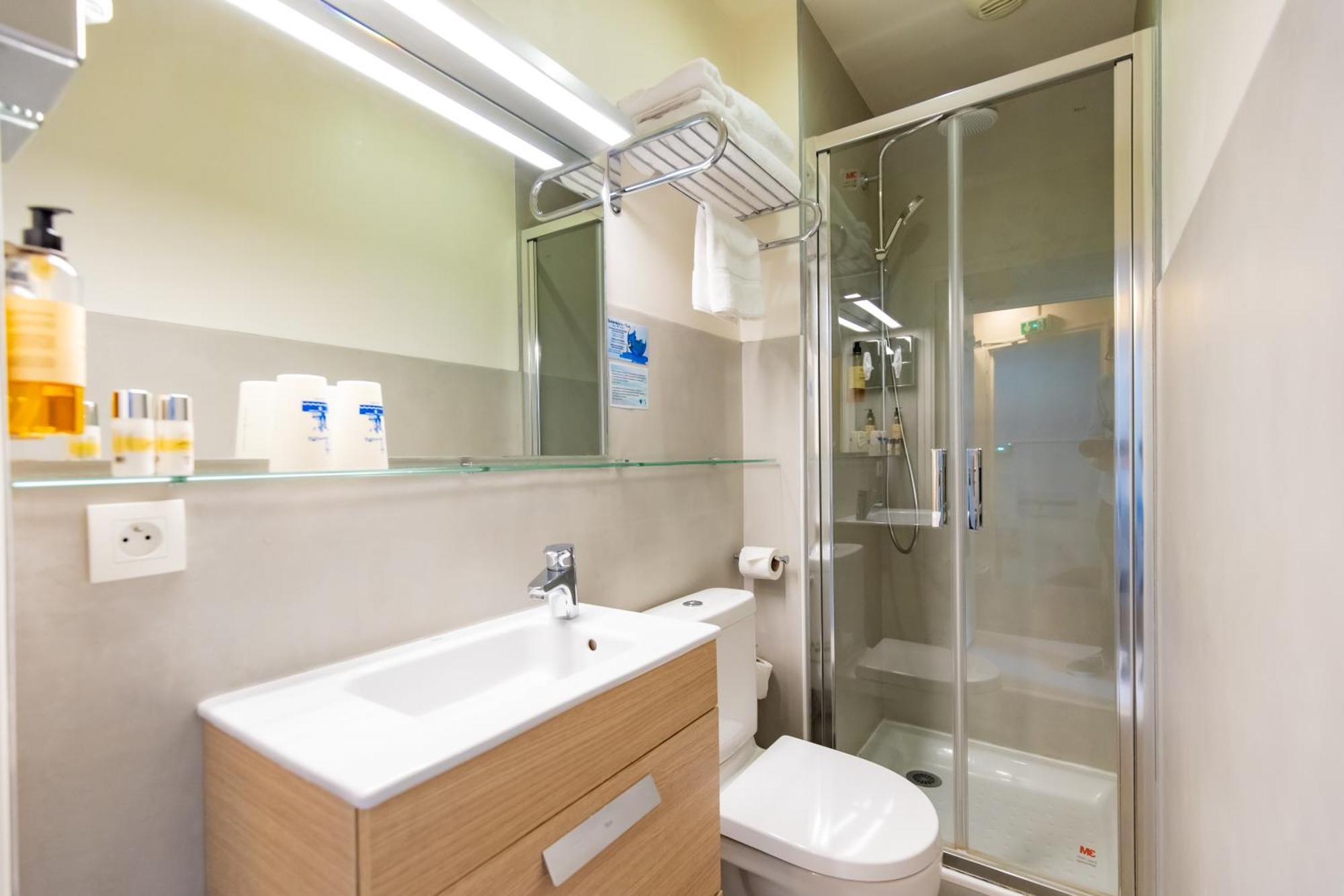 Double Room with Courtyard View,1498830739:JPEG