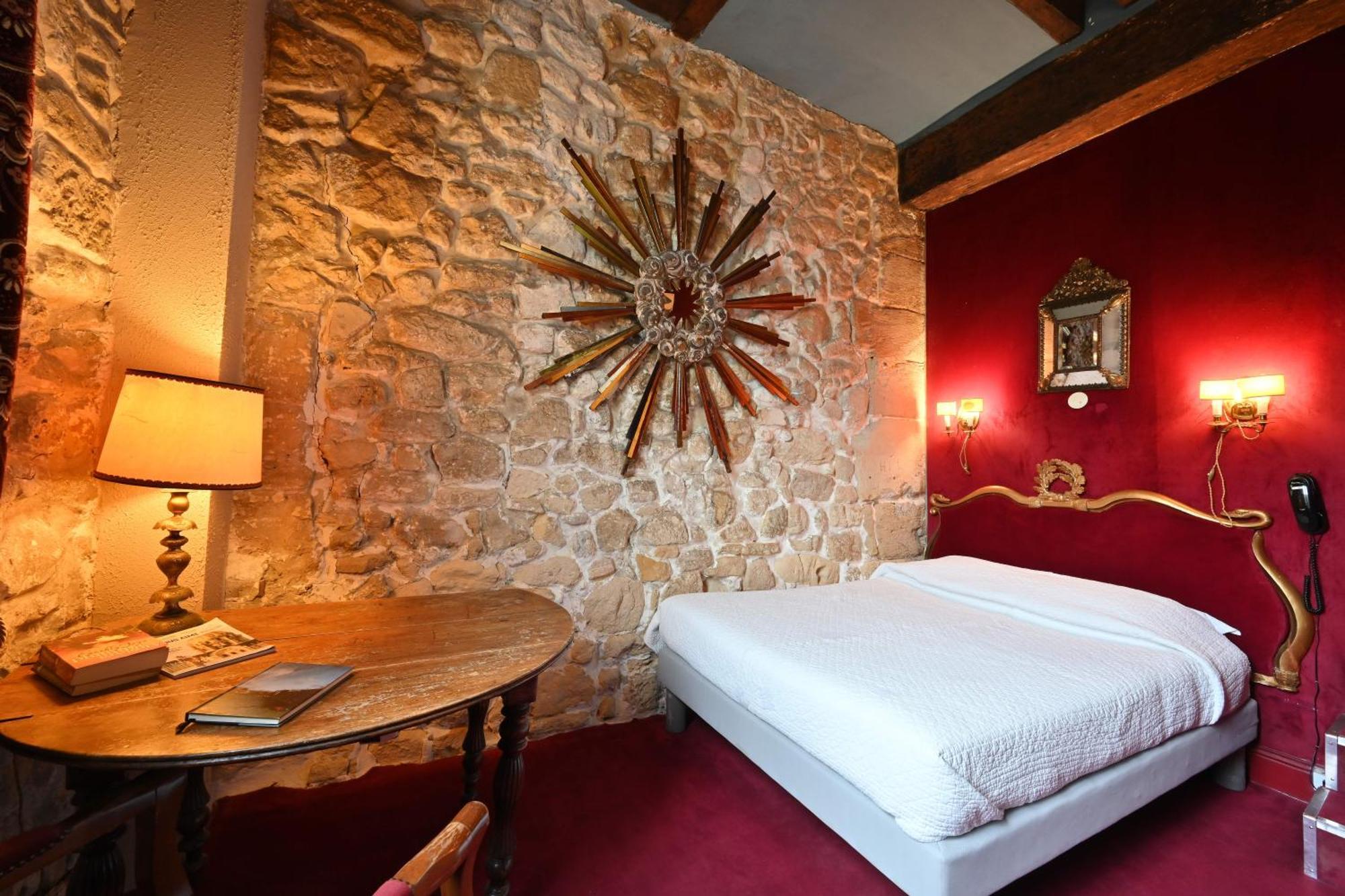 Superior Double Room view on Notre-Dame