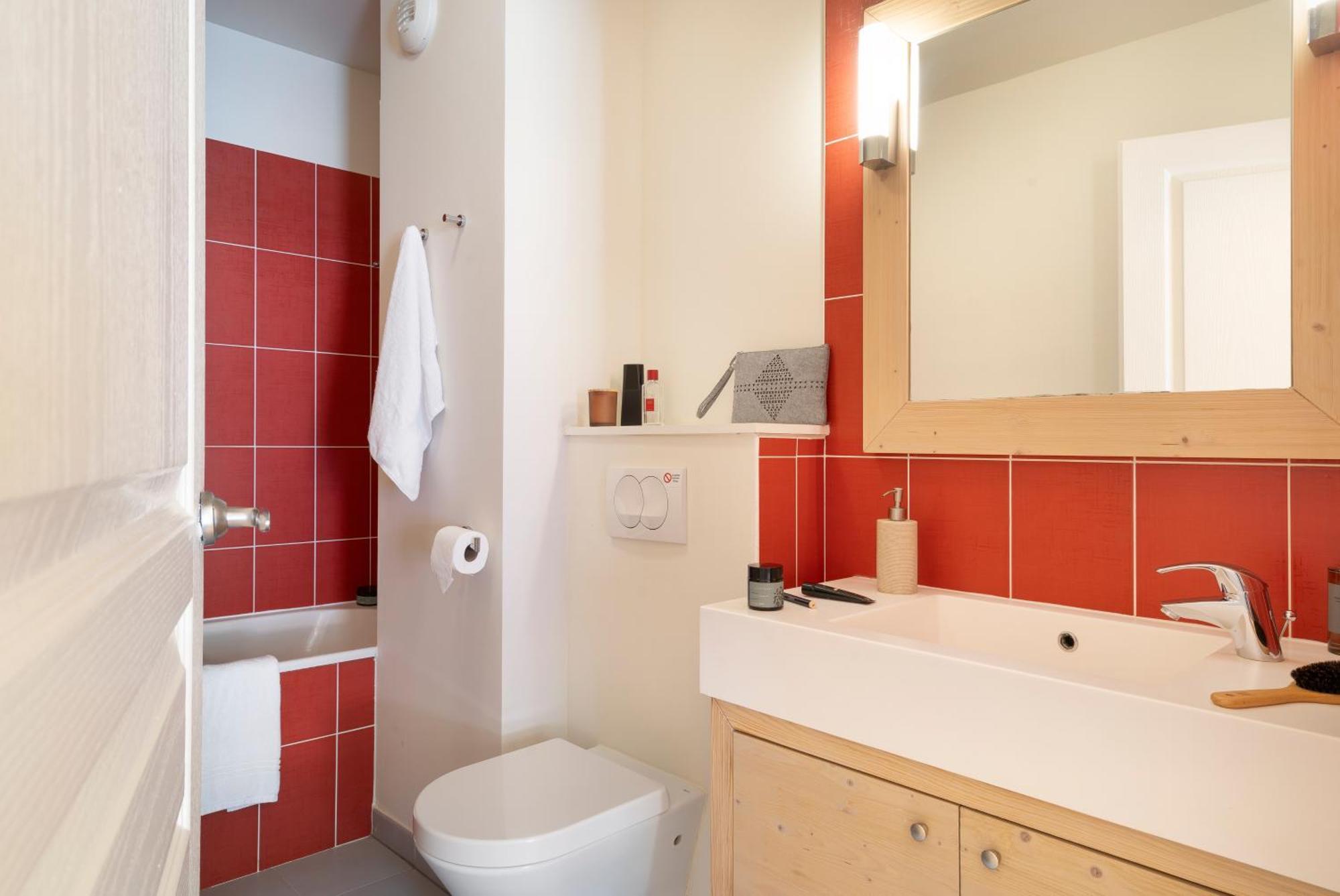 Two-Bedroom Apartment with Air Conditioning and Balcony (6 People) - South Side
