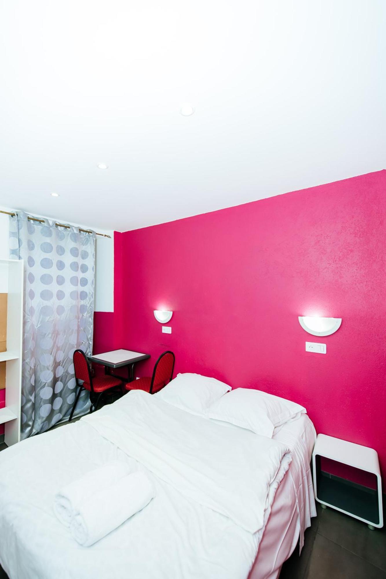 Single Room with Shared Bathroom