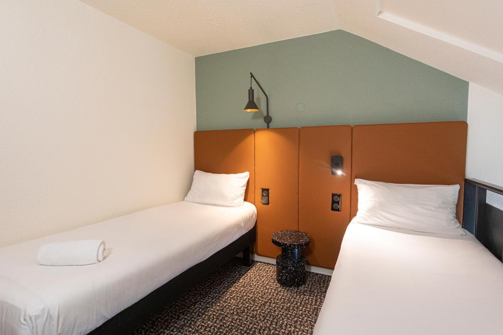 Standard room 1 Double 2 Single beds Ocean View