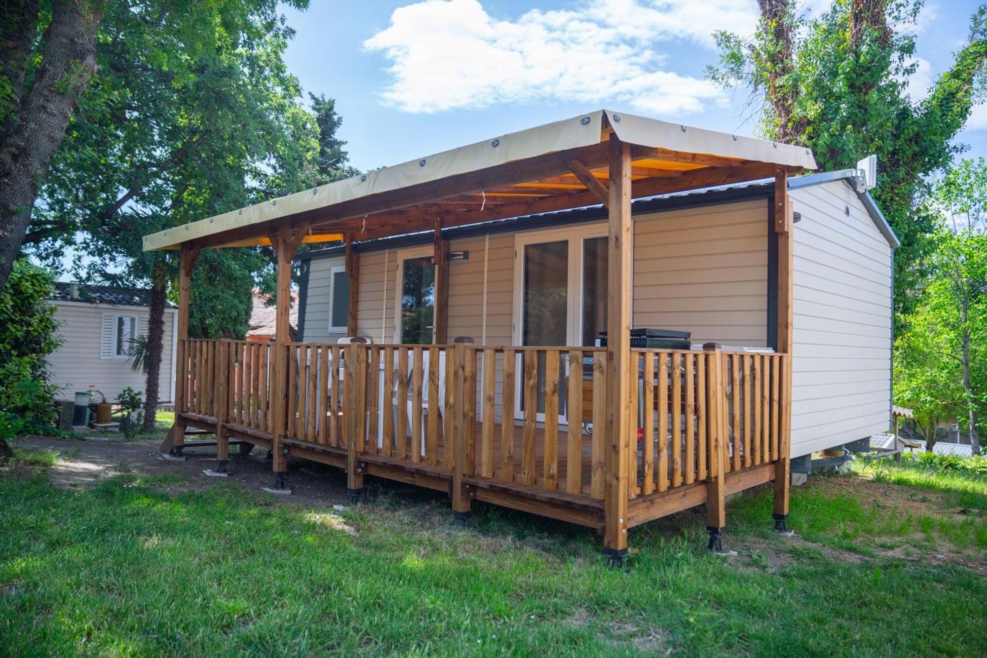 Deluxe Bungalow,1505802472:JPEG