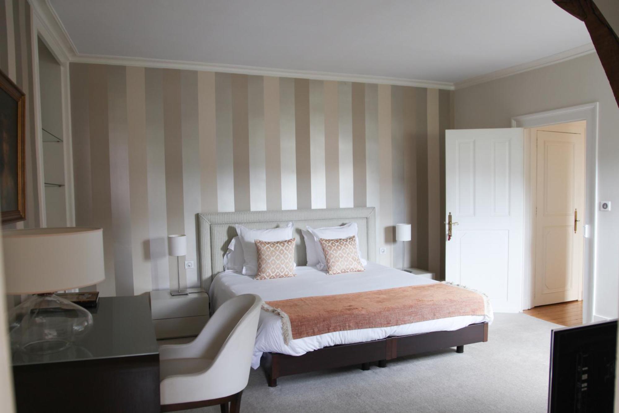 Deluxe Double Room with Bath,1519572886:JPEG