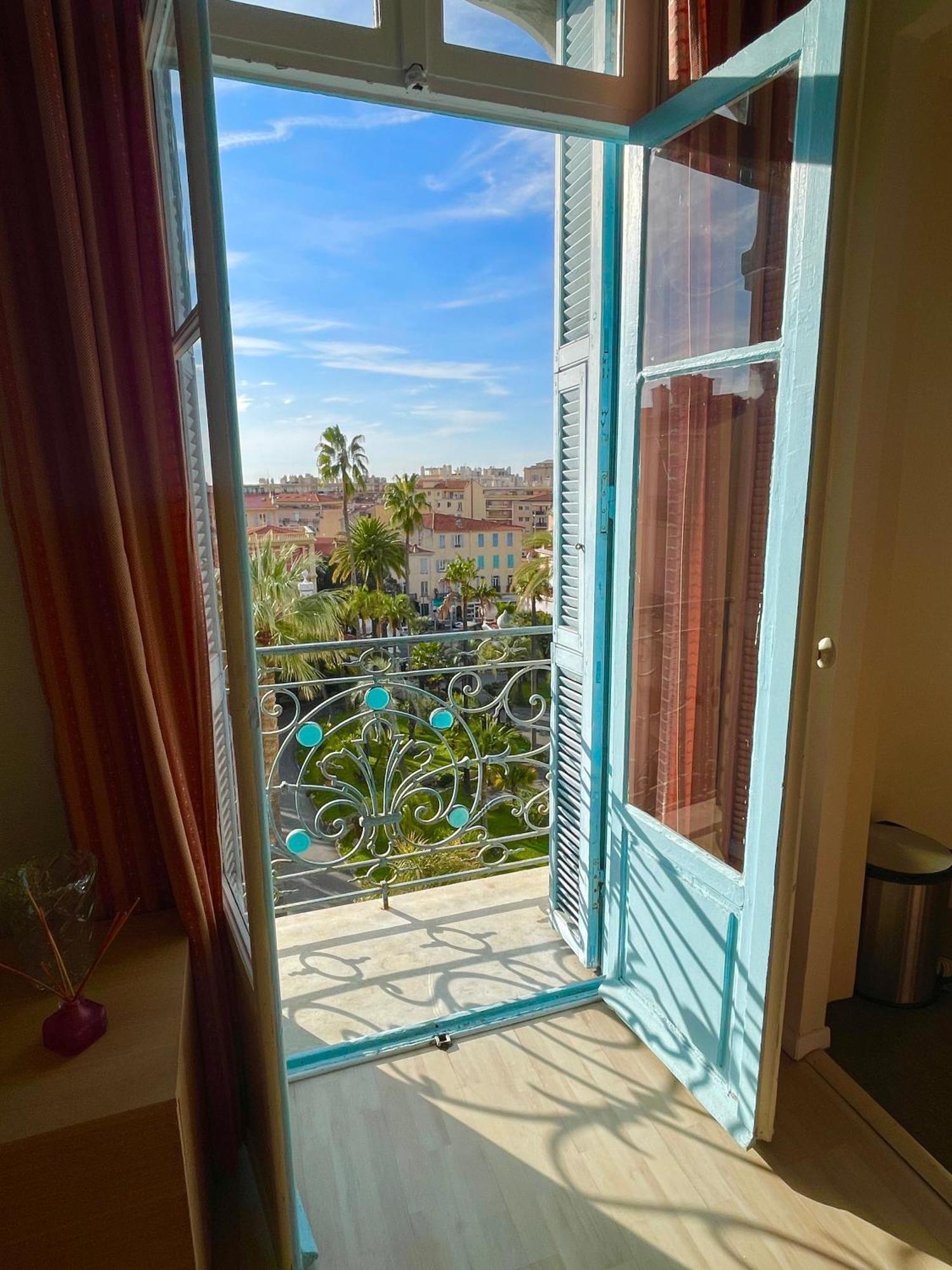 Studio with Garden View