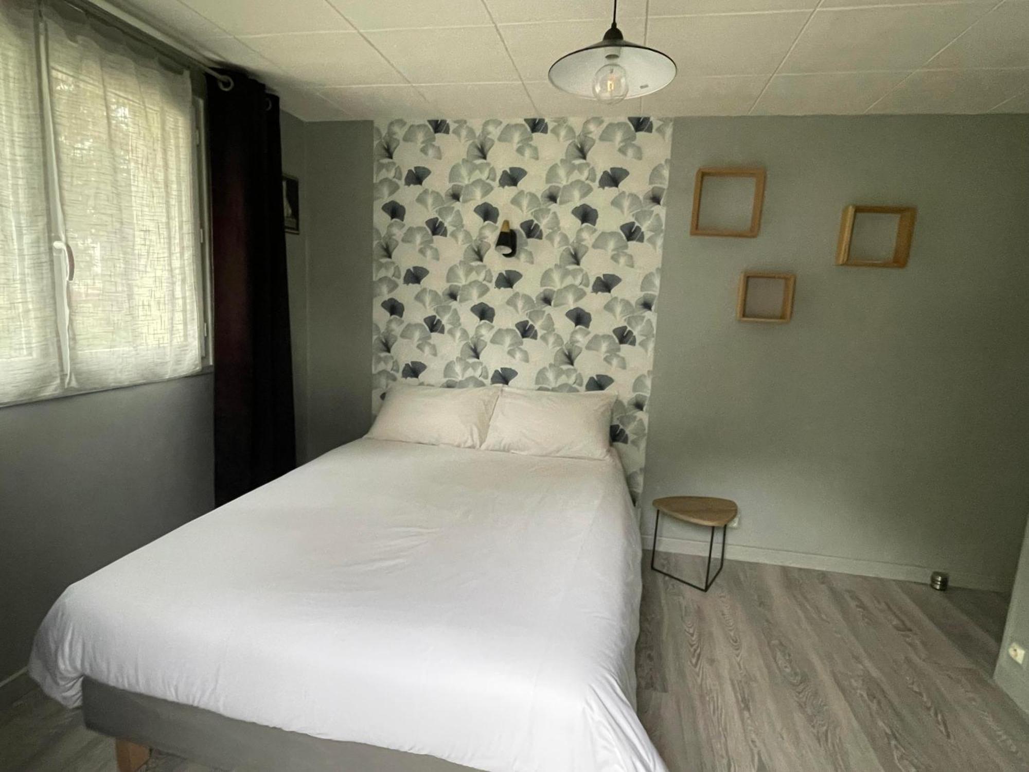 Single Room with Private Bathroom,1527261679:JPEG