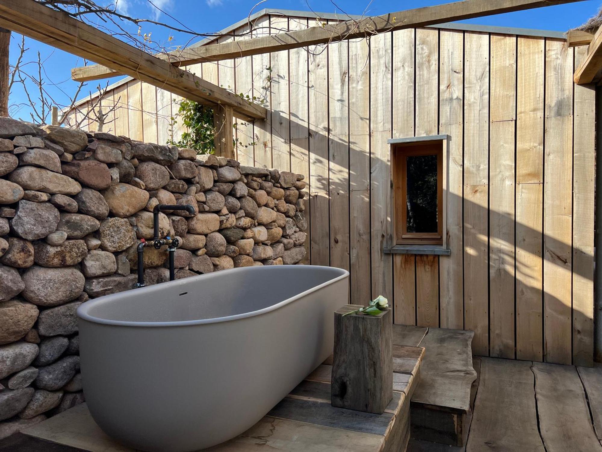 Suite Traditionnelle avec Baignoire Exterieur