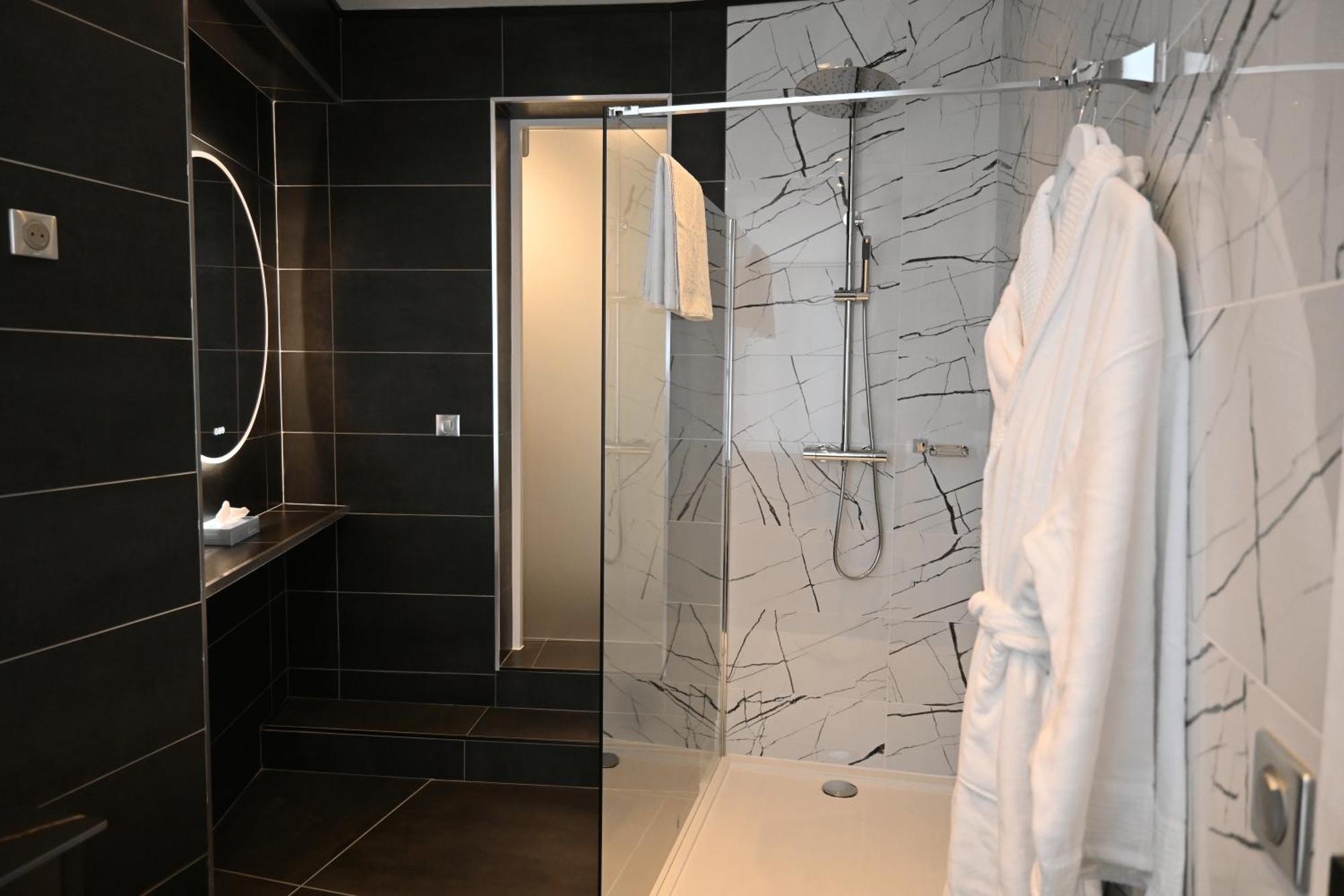 Suite with Port View