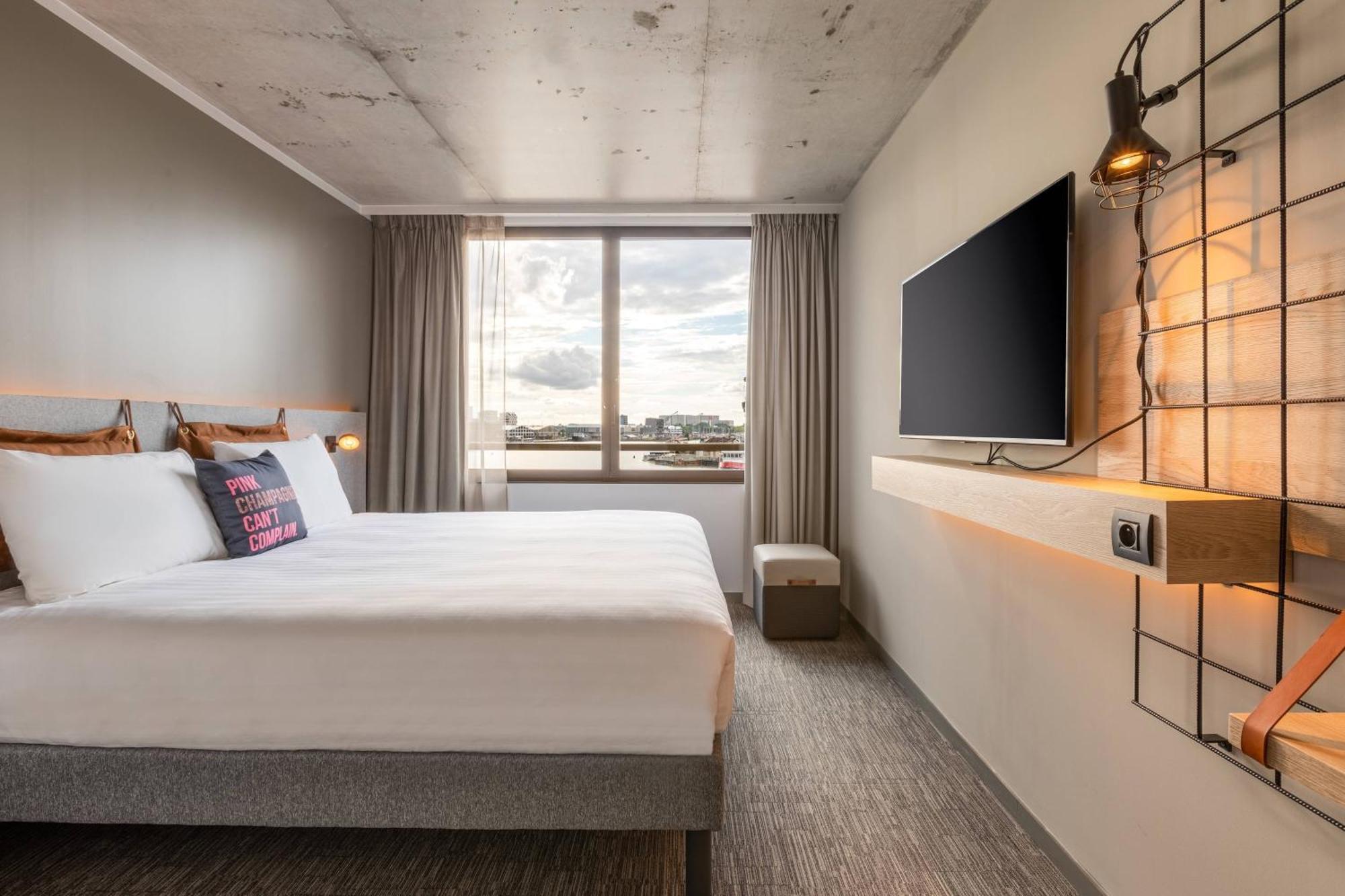 Moxy Harbor Sleeper Room with Harbor View,1537526104:JPEG