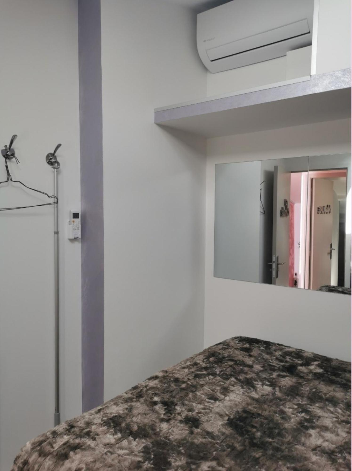 Small Double Room,1036152628:JPEG