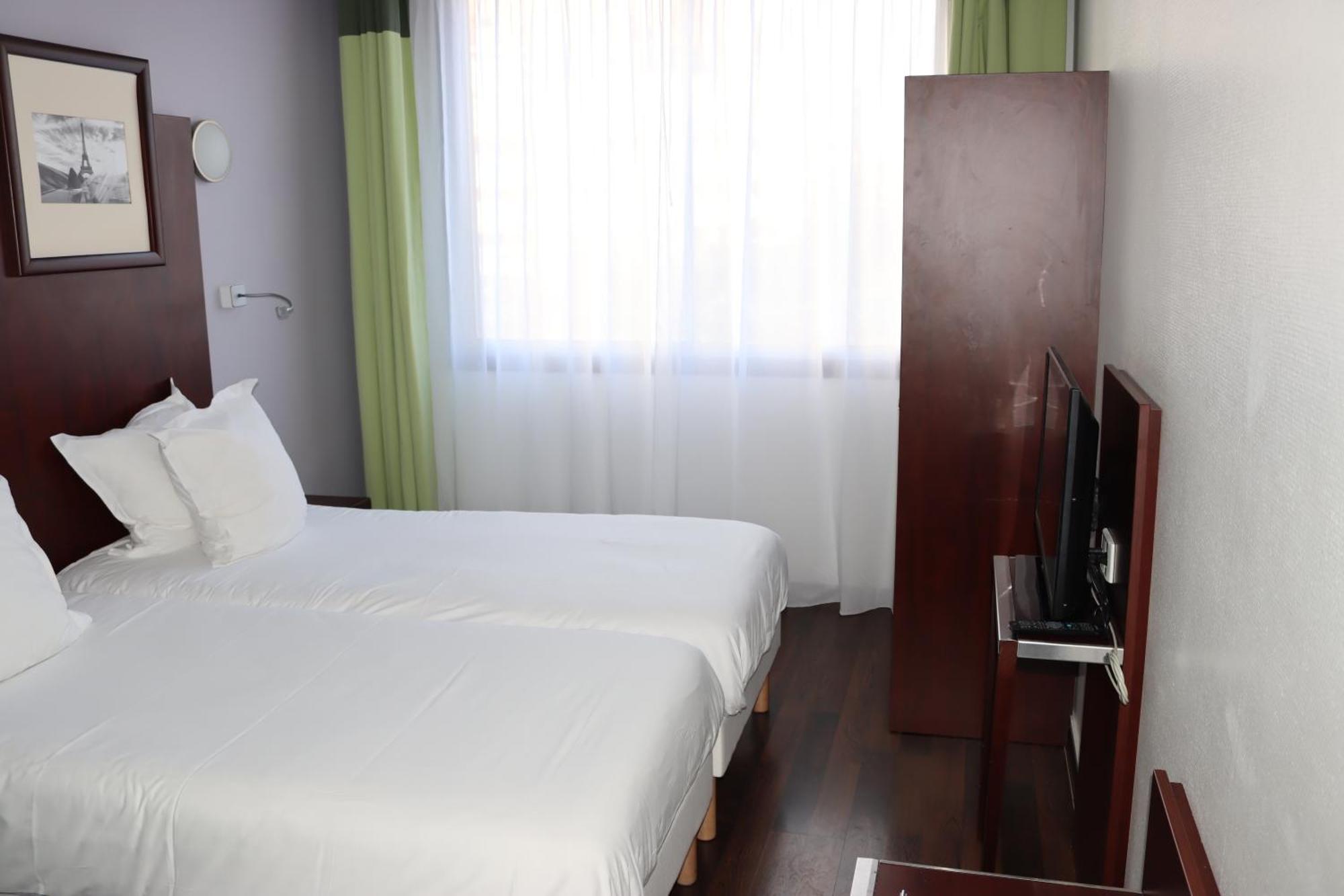 Twin Room,1553126893:JPEG