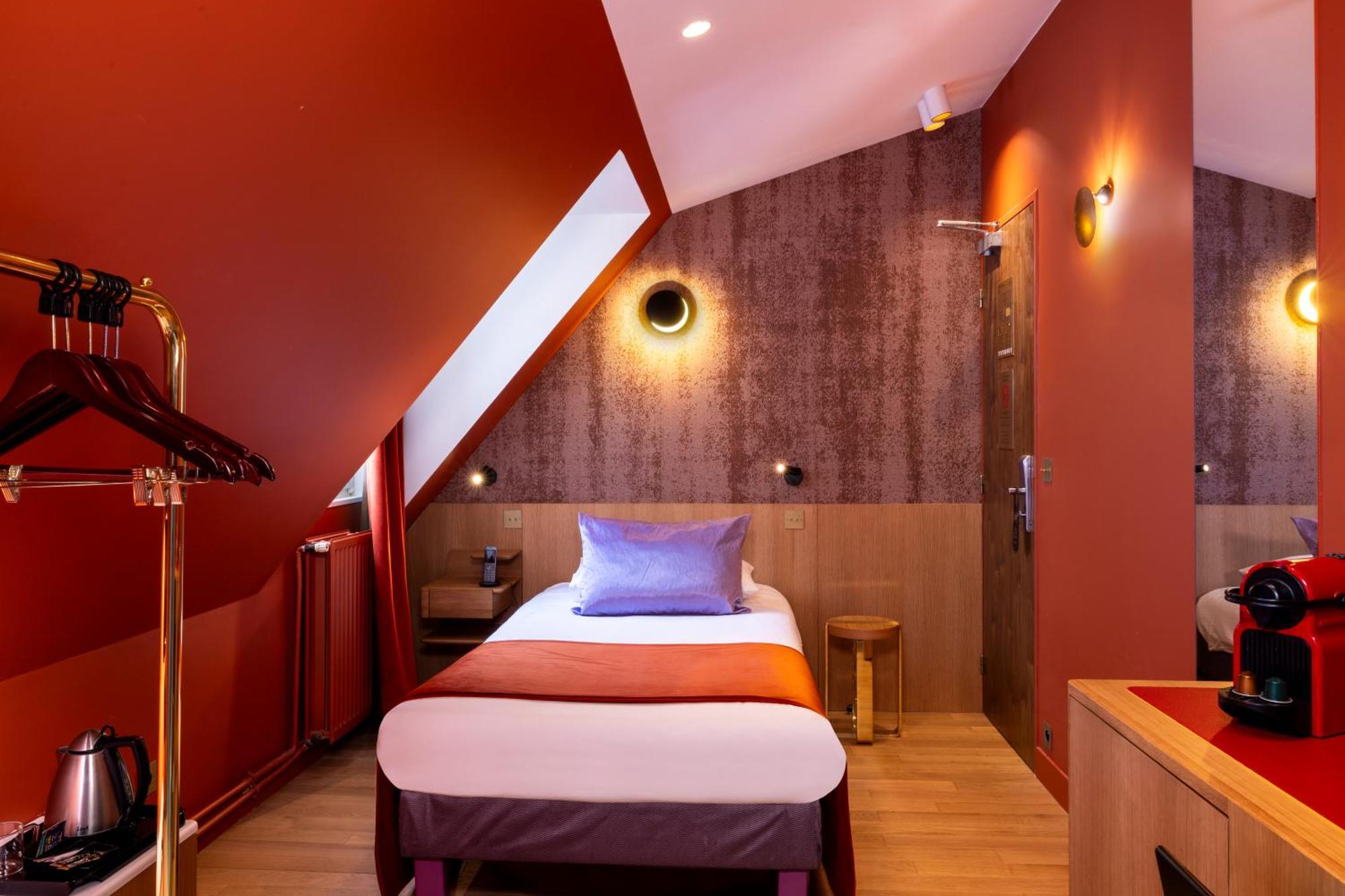 Single Room,1538222665:JPEG