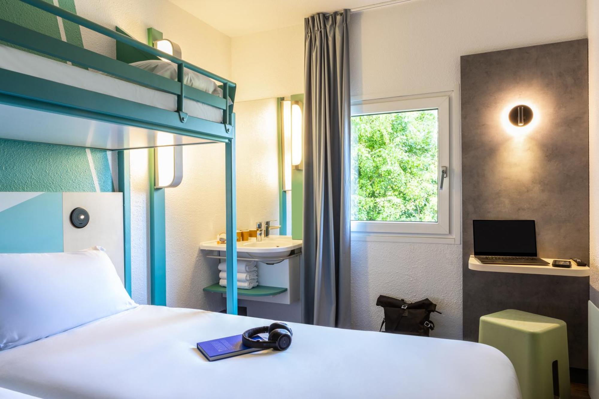 Triple Room Three Single Beds