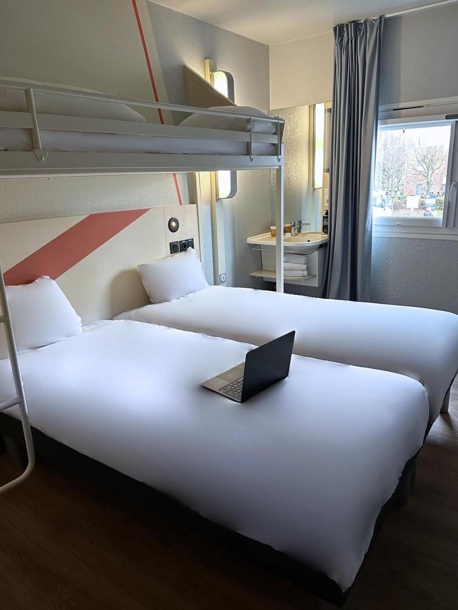 Triple Room Three Single Beds