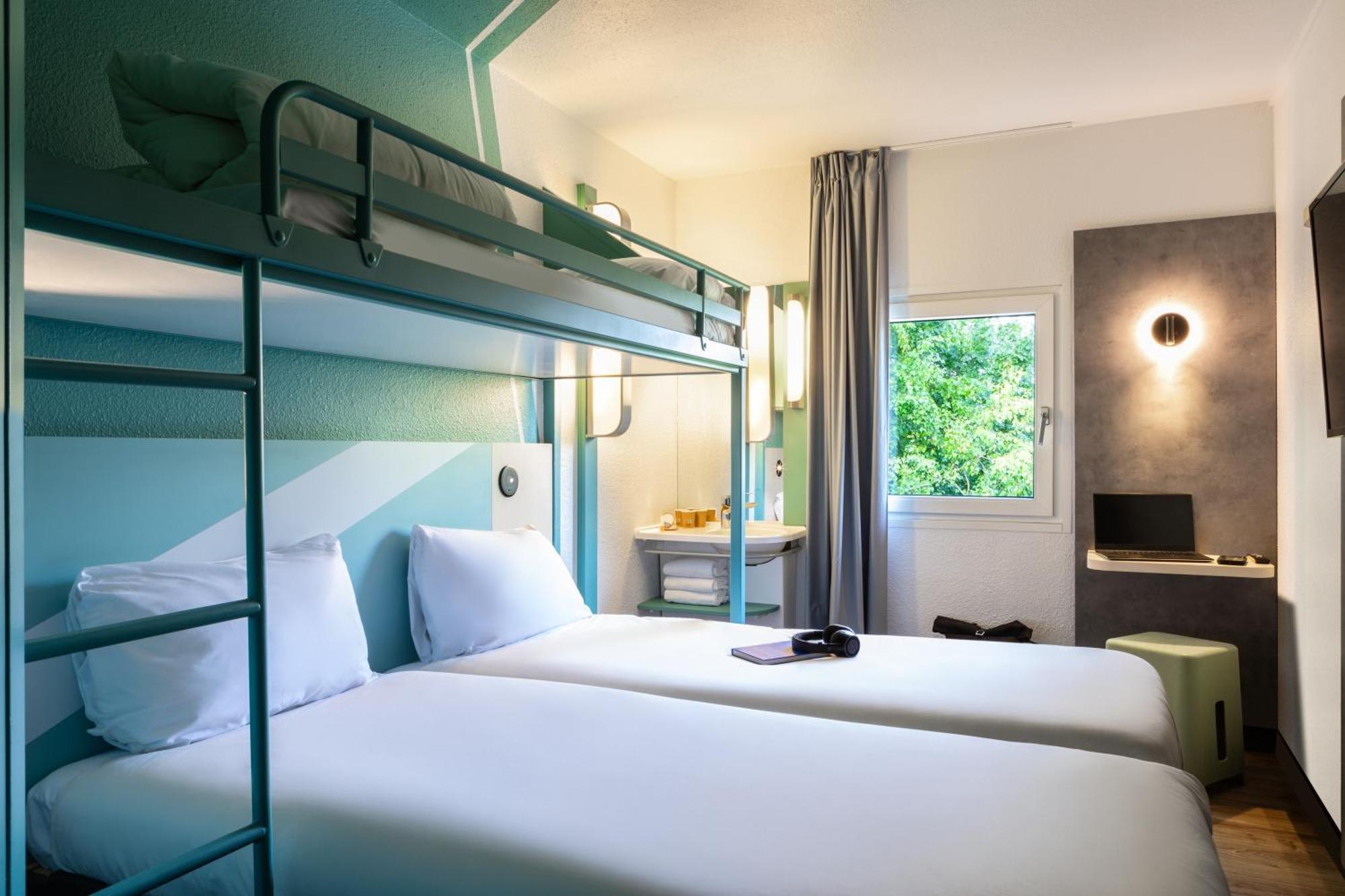 Triple Room Three Single Beds
