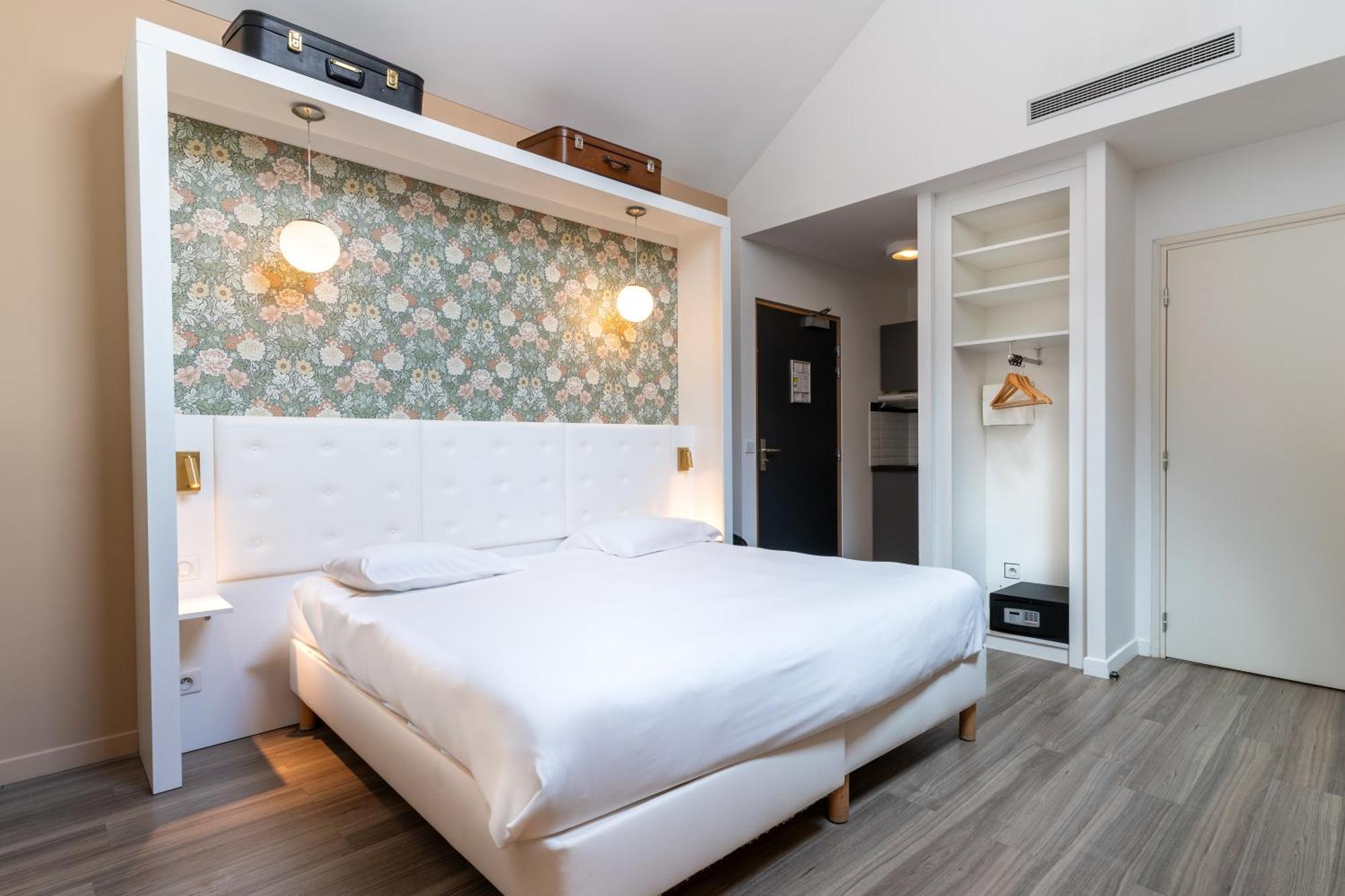 Studio King size bed or twin beds