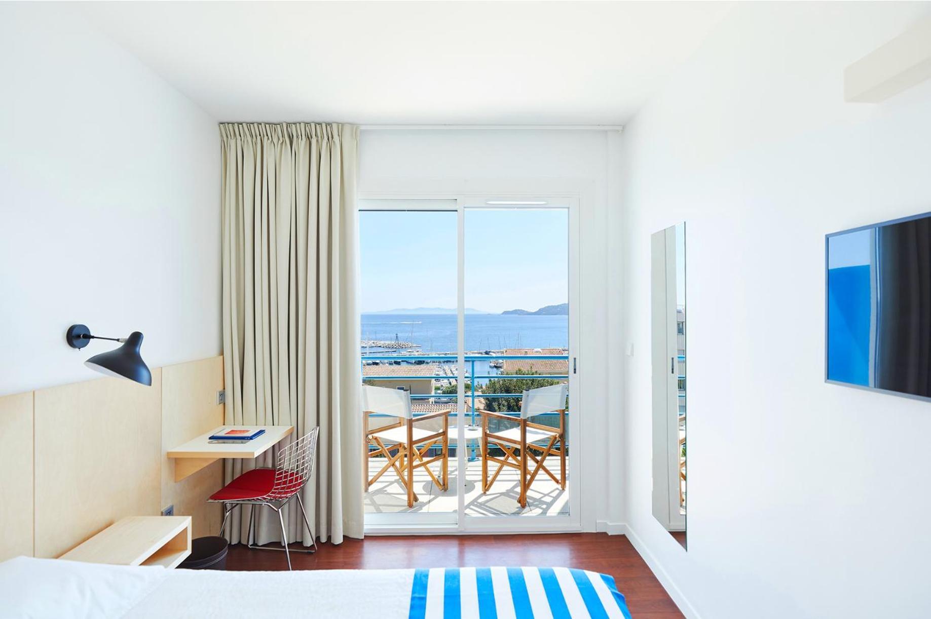 Doppelzimmer mit Balkon und Meerblick