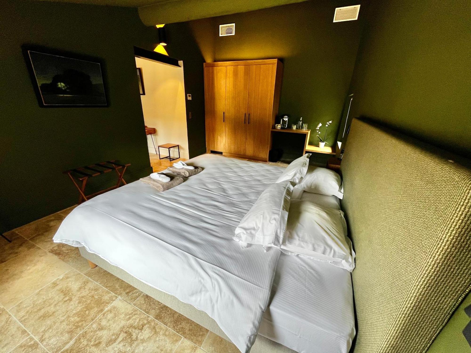 Queen Suite,1547714509:JPEG