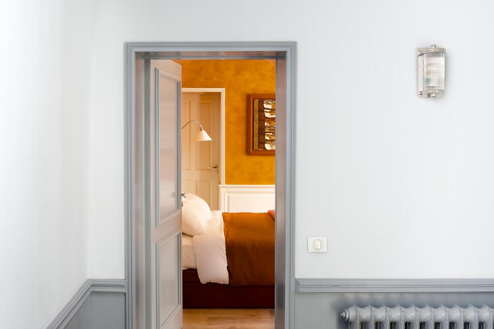 Rust-Colored Suite Private Hammam