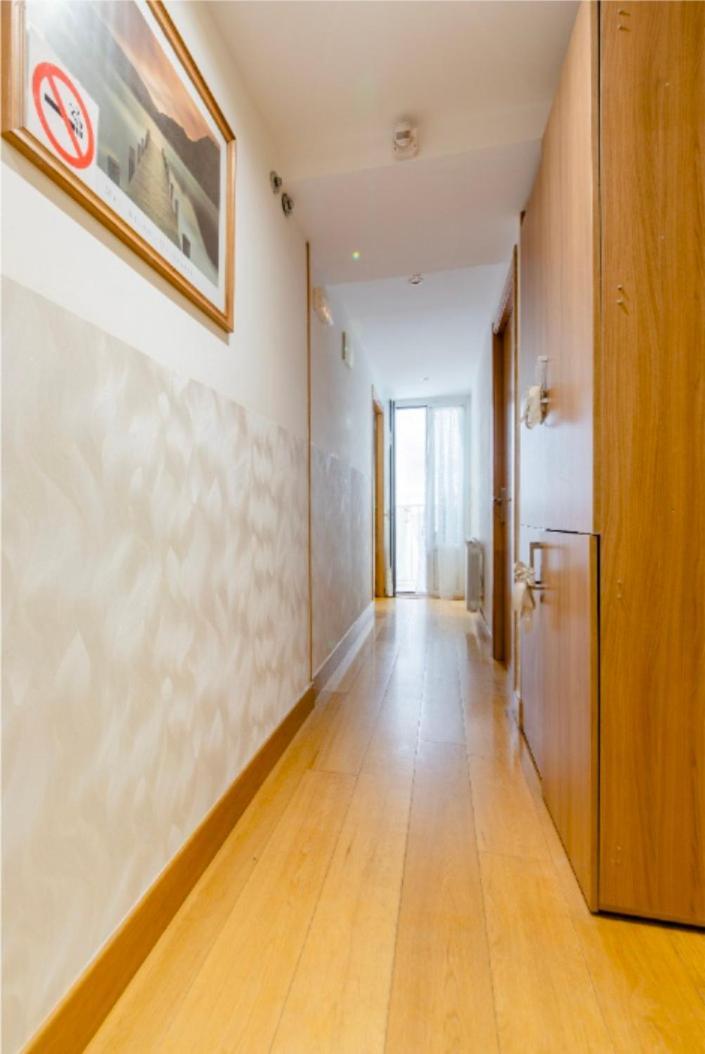 Comfort Triple Room Shower