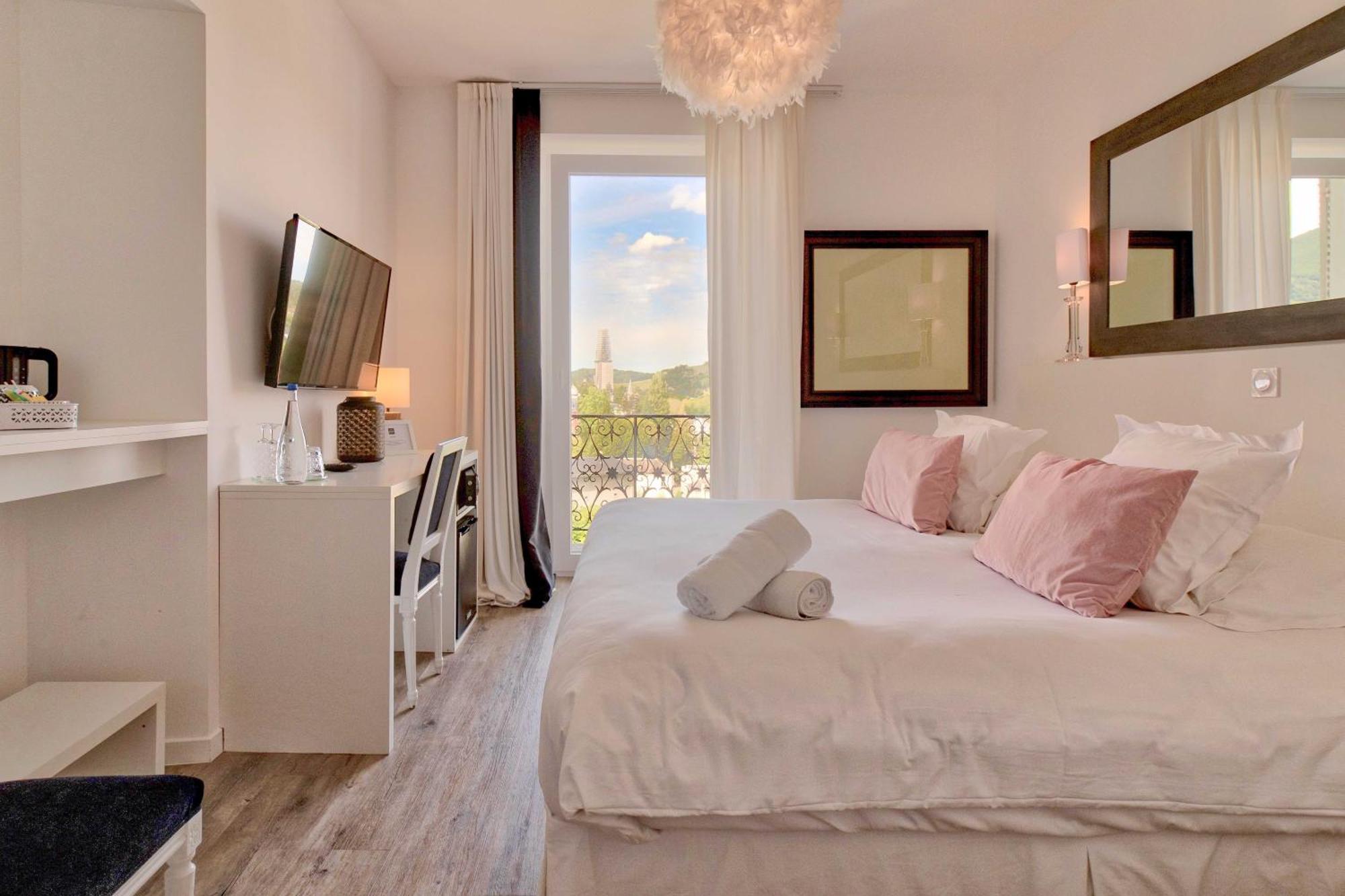 King Room Balcony Sanctuary View Spa access