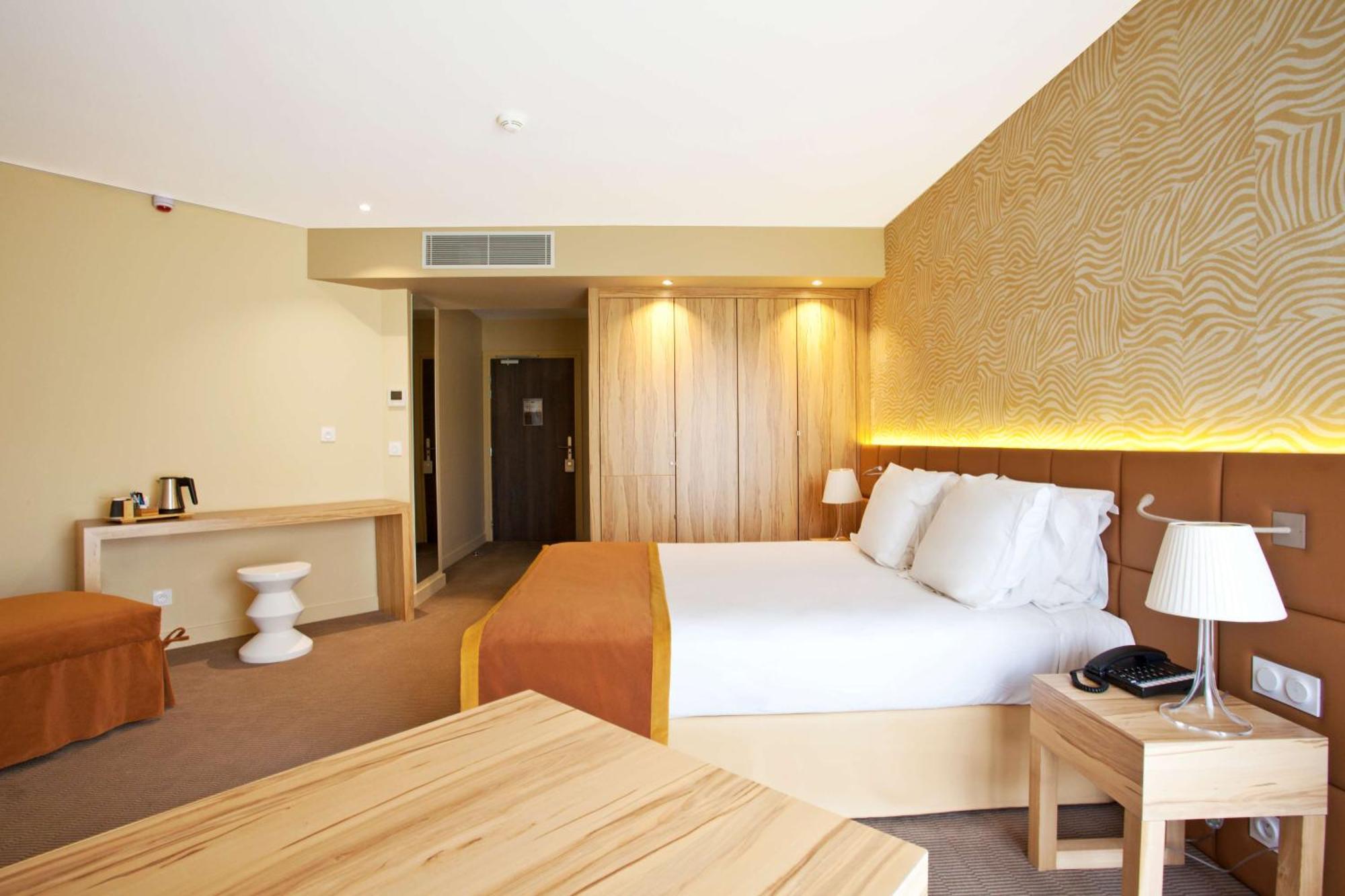 Comfort King Room Private Patio