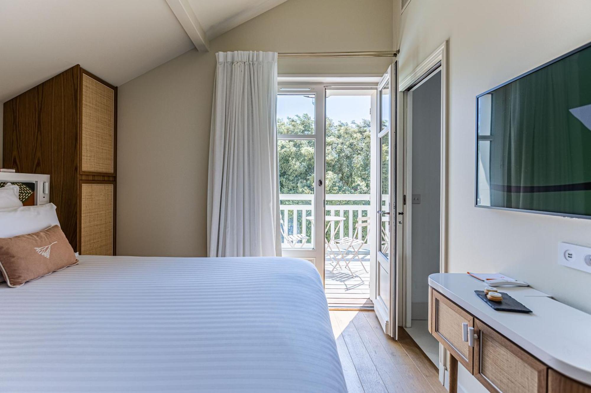 Double Room Balcony or Terrace Garden View