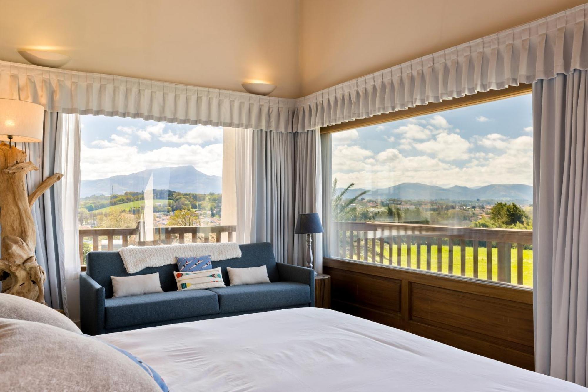 Family Room with Sea View,1566941963:JPEG