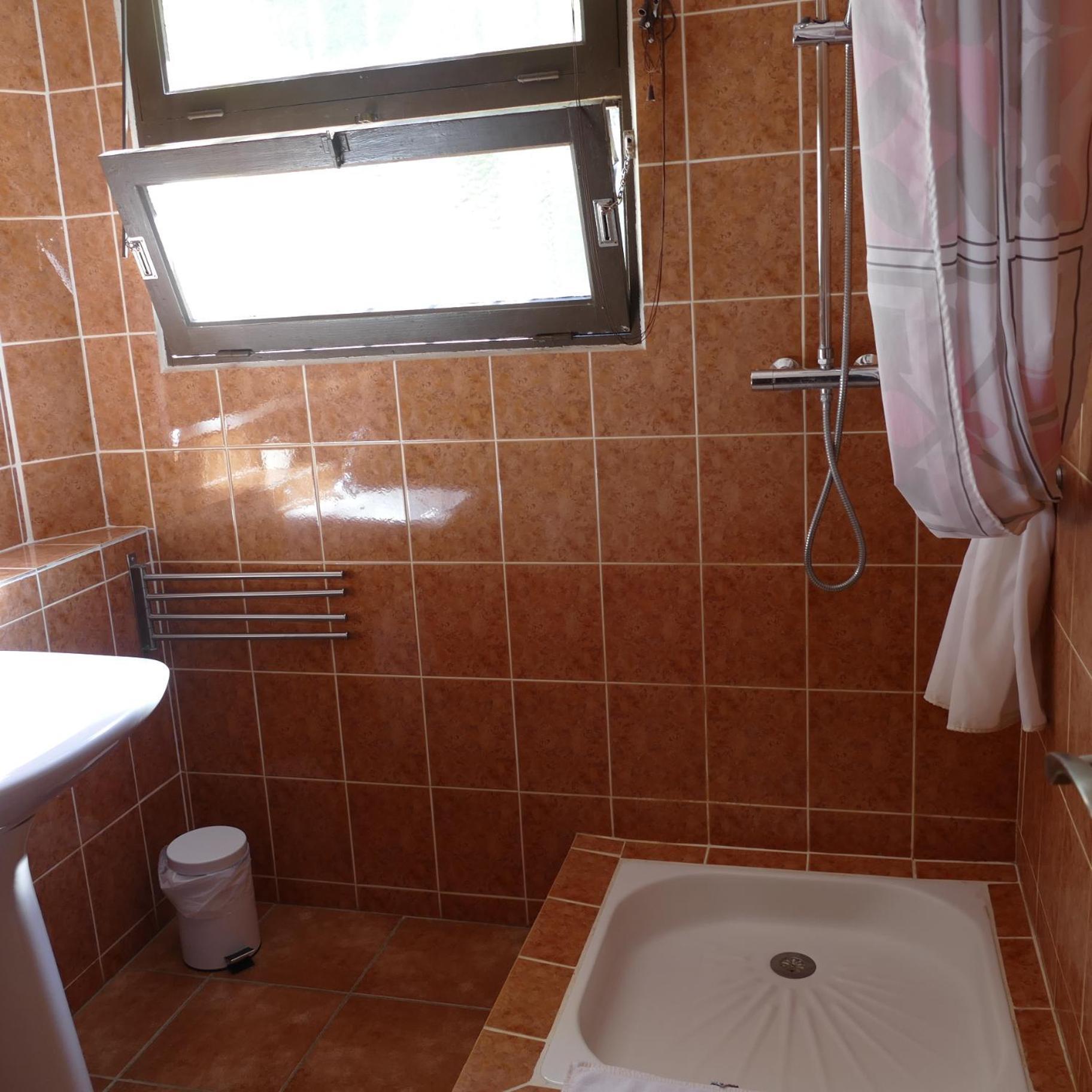 Family Suite (2 Adults + 2 Children),1578397565:JPEG