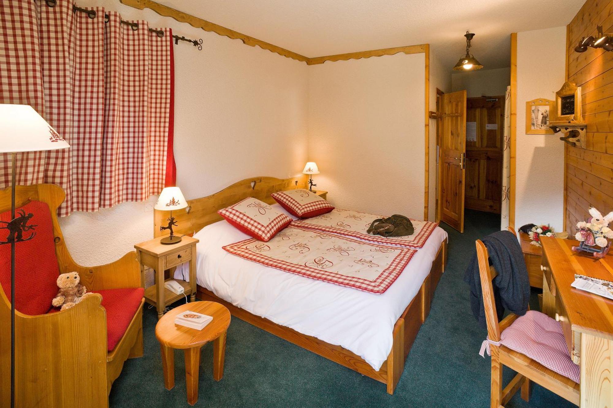 Double Room Short