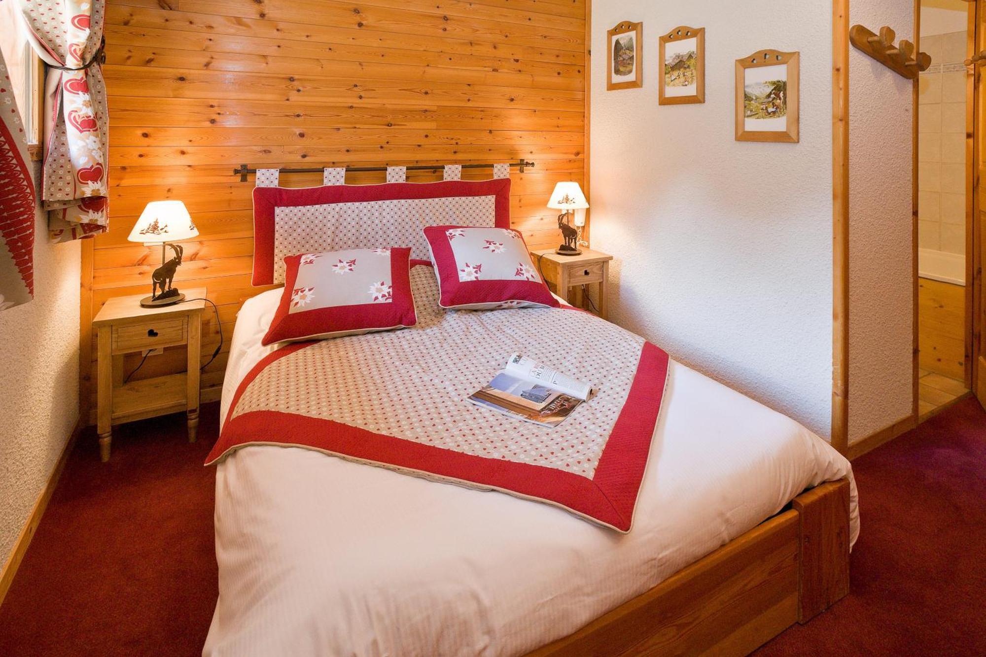 Double Room Short