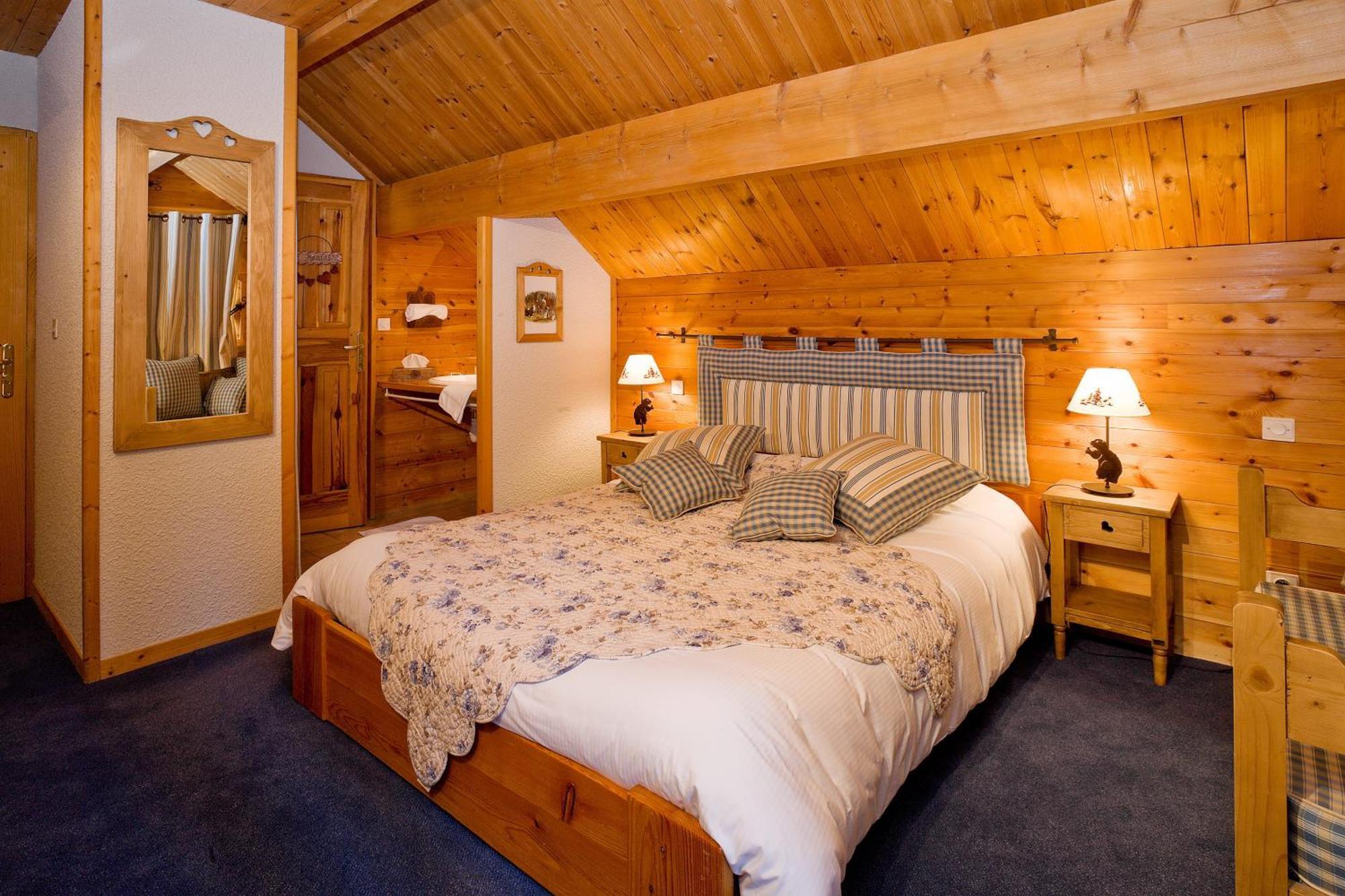 Double Room Short